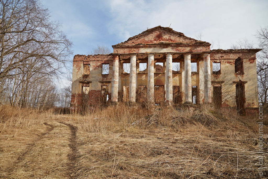 Ссылка на источник: https://lenobl-travel.livejournal.com/340999.html