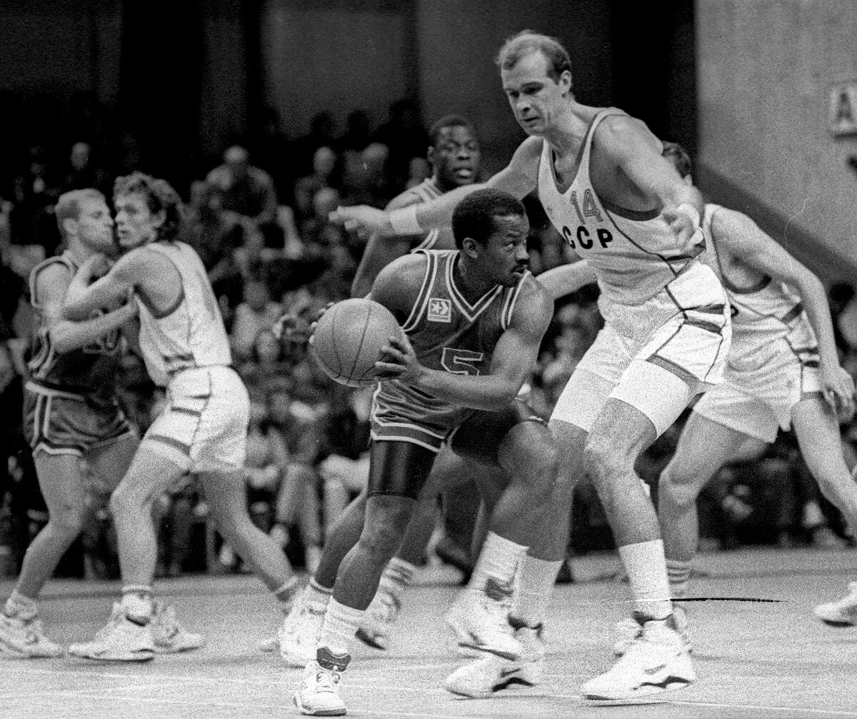 Матч сборной СССР по баскетболу. Фото Дмитрия Солнцева, архив «СЭ»