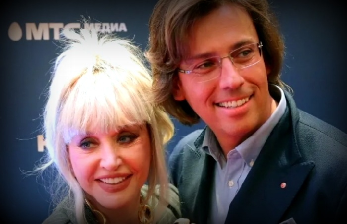 Чего только не было написано об этой самой известной звёздной парочке на страницах глянца, в жёлтой прессе, а о соцсетях и говорить нечего.