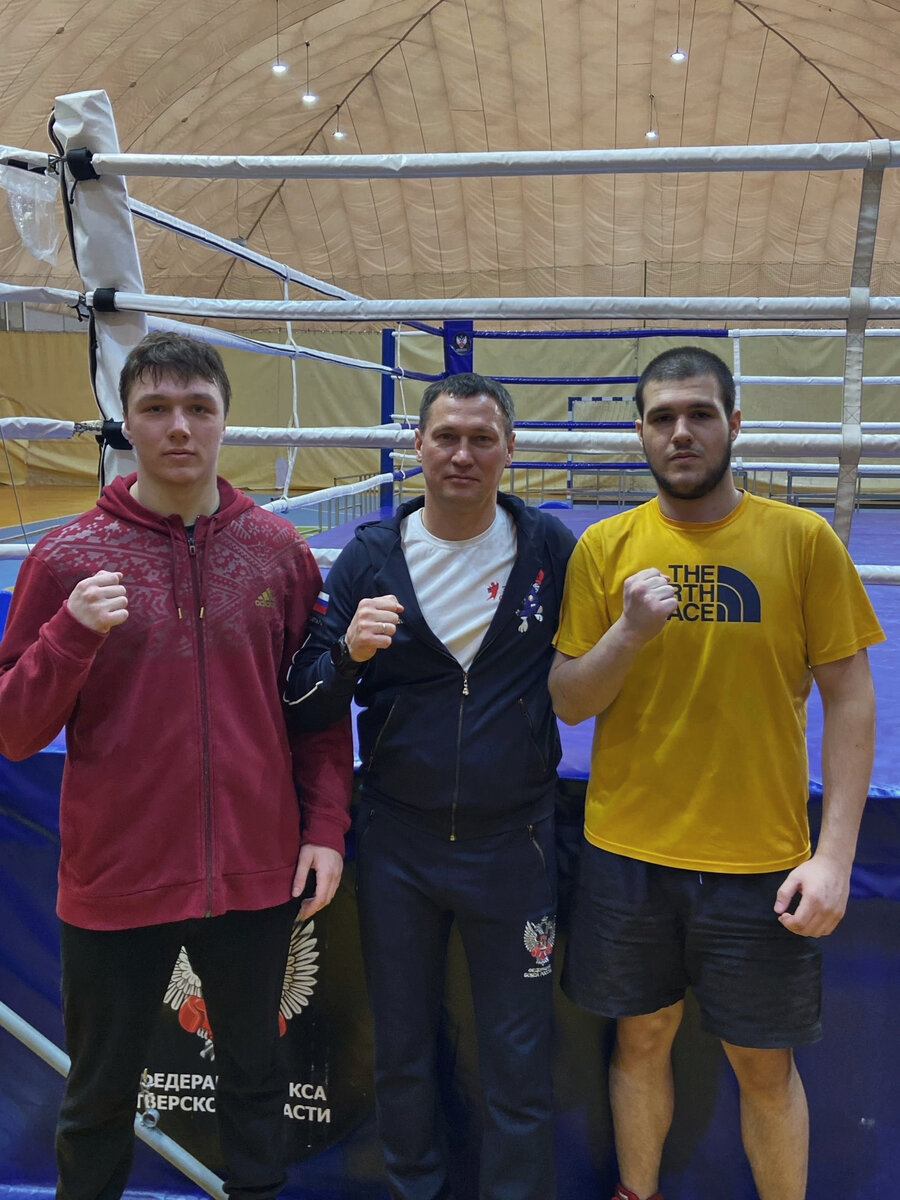 Я на семинаре Олега Саитова - Трёхкратный чемпион России (1996, 1997, 1999), двукратный Олимпийский чемпион (1996, 2000), двукратный чемпион Европы (1998, 2004), чемпион мира (1997), Заслуженный мастер спорта России (1995), Обладатель Кубка Вэла Баркера (2000). И еще много чего можно написать о нем )