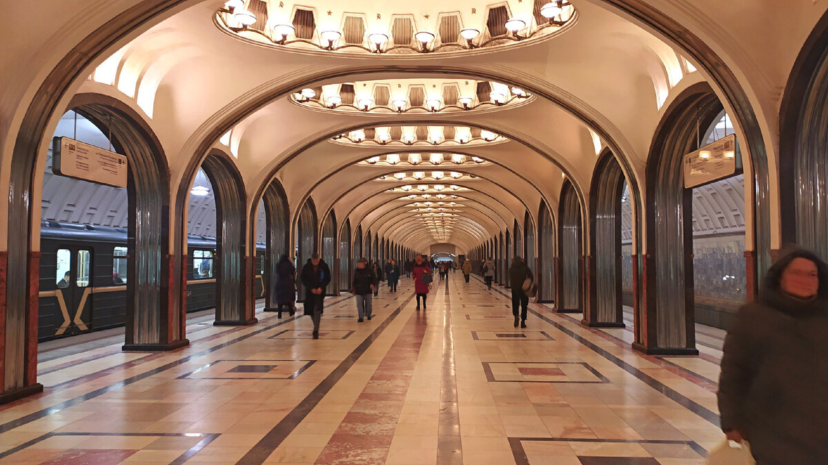 Станция метро "Маяковская".  Ослепительно красиво!