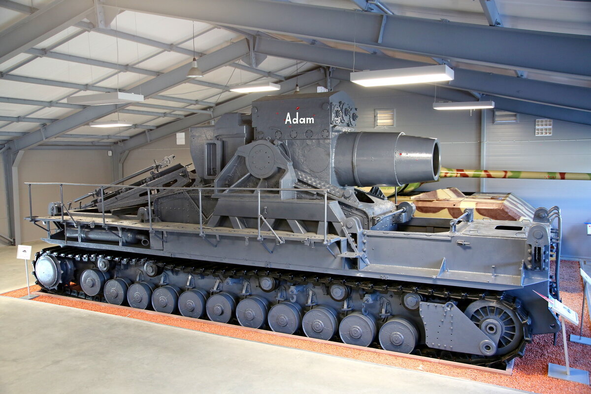 Единственный уцелевший экземпляр последней из серии машин находится в парке «Патриот» в Техническом центре в павильоне №6 «Монстры вермахта. Бронетанковая техника США». Это необычное орудие, которое своими исполинскими размерами затмевает даже стоящий рядом сверхтяжелый танк «Маус». 