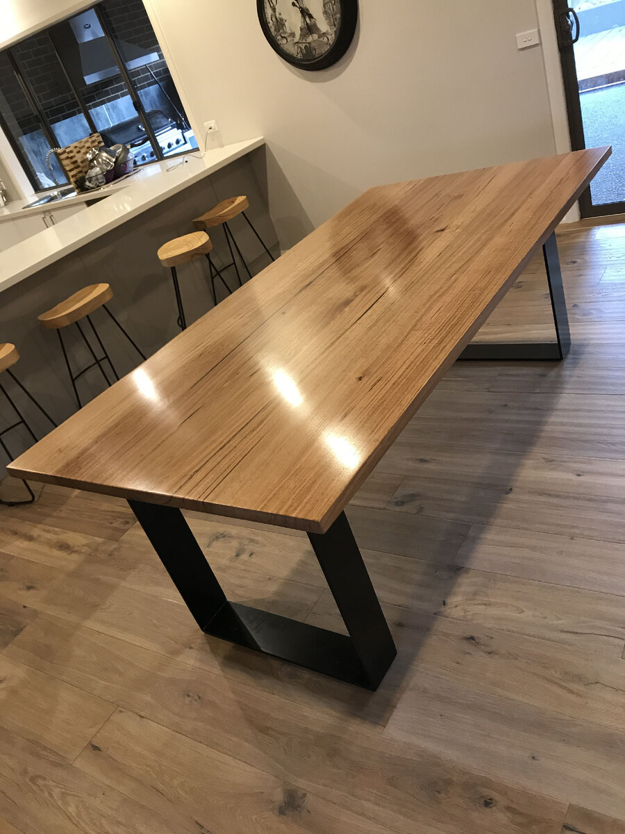 Обеденный стол из дуба