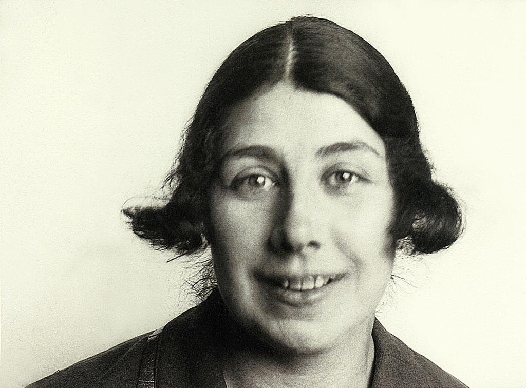 Любовь Попова