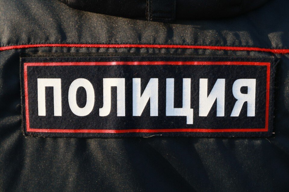     Во дворе стояла полицейская машина Олег УКЛАДОВ