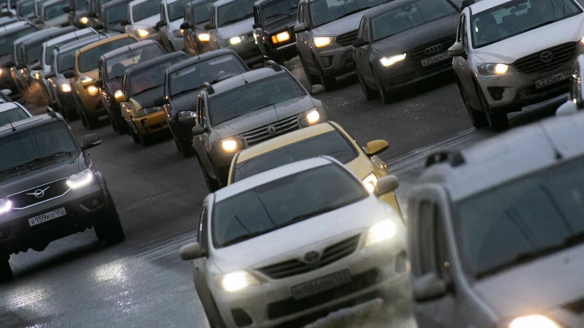     Огромные пробки сковали дороги Нижнего Новгорода накануне 8 марта. В настоящее время они достигают девяти баллов. Об этом передают «Яндекс.Карты».