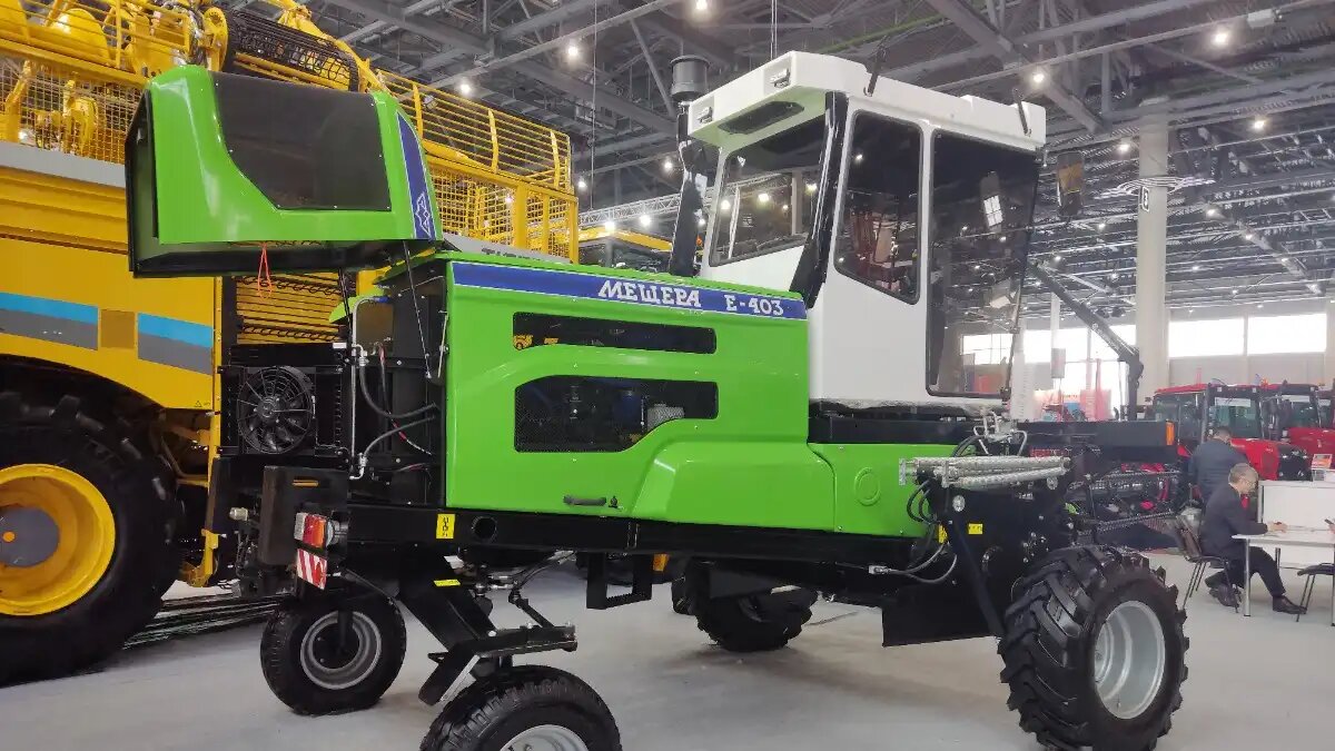 Фото: glavpahar.ru Самоходная косилка-плющилка «Мещера Е-403» на выставке ТатАгроЭкспо-2023