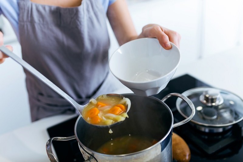 Суп будет максимально вкусным и полезным: варить надо именно на этом бульоне