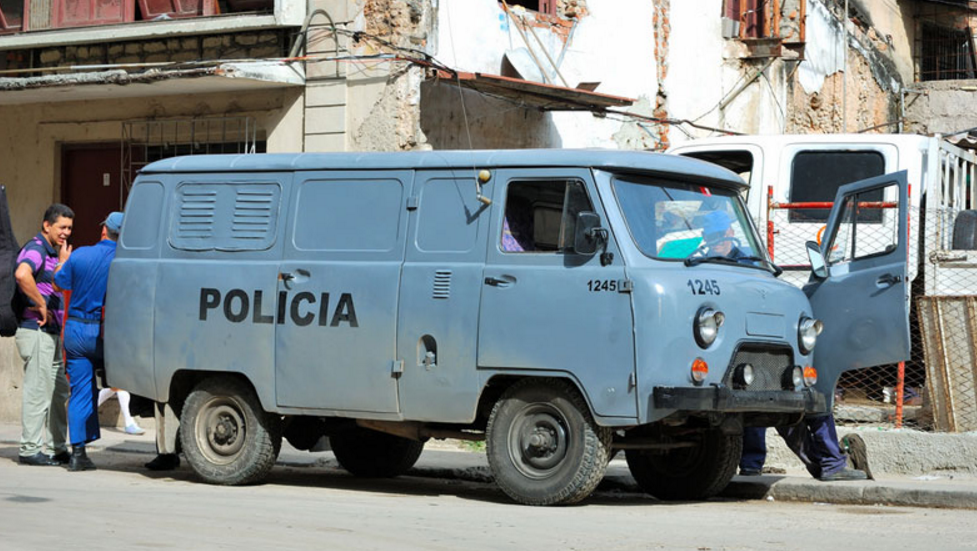 Почему на Кубе полицейские машины - это до сих пор советские Лады и ...