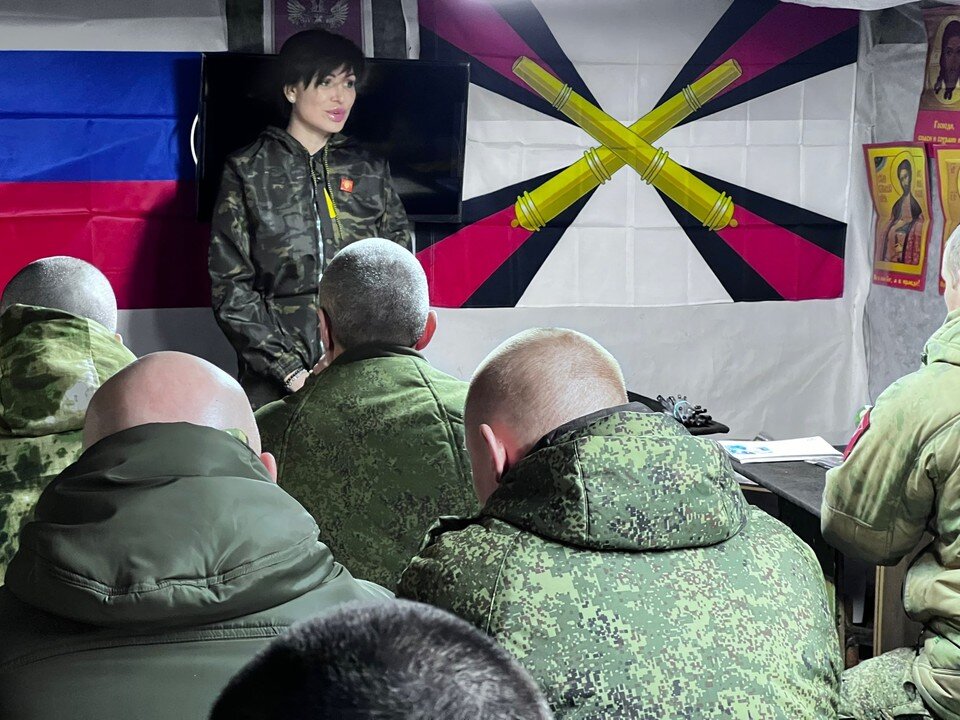     Ирина Текслер привезла на Донбасс гуманитарный груз.  СОЦСЕТИ