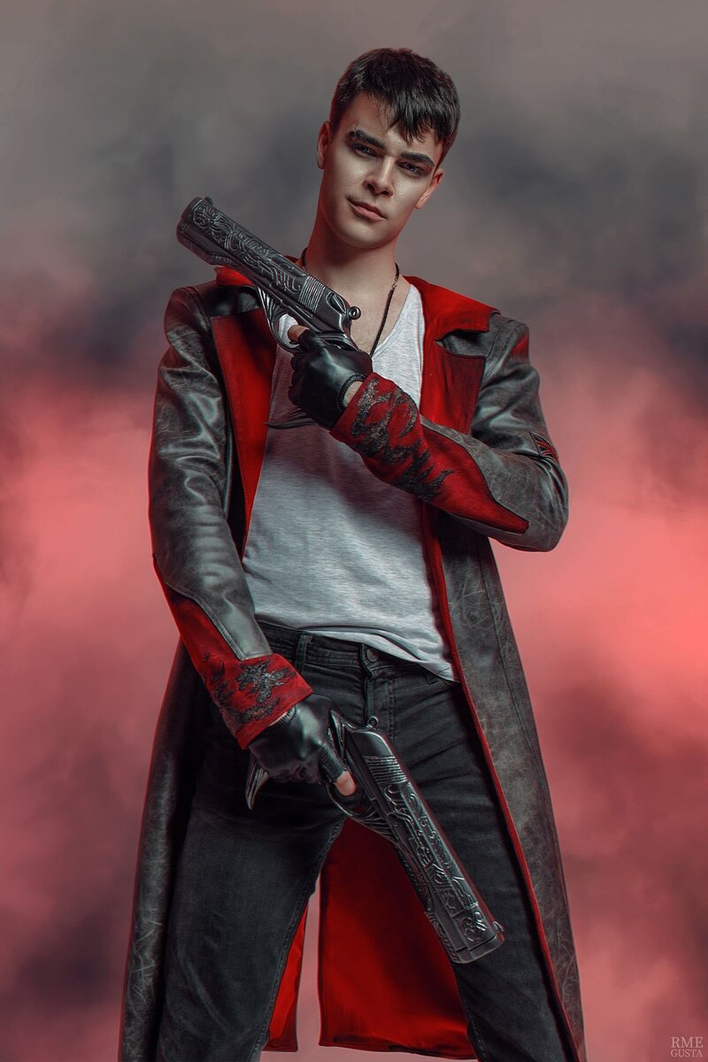 Образы данте. Данте ДМС 5 В шляпе. Dante Cosplay. Данте оьоаз. Стрижка Данте из DMC.