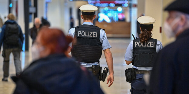 Флориан Гутче хотел протестовать против неонацистов в Софии, но полиция остановила его в Берлине. Фото: ДПА.