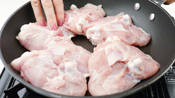 Вот как нужно готовить! Едят даже те, кто никогда не ел, еще и добавки просят! Куриные бедра получаются сочные и ароматные.
