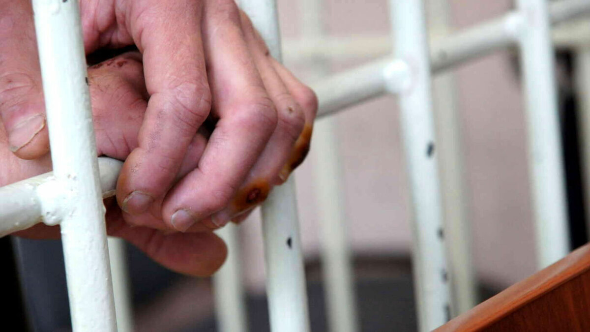     Стало известно, что он стрелял в полицейских.