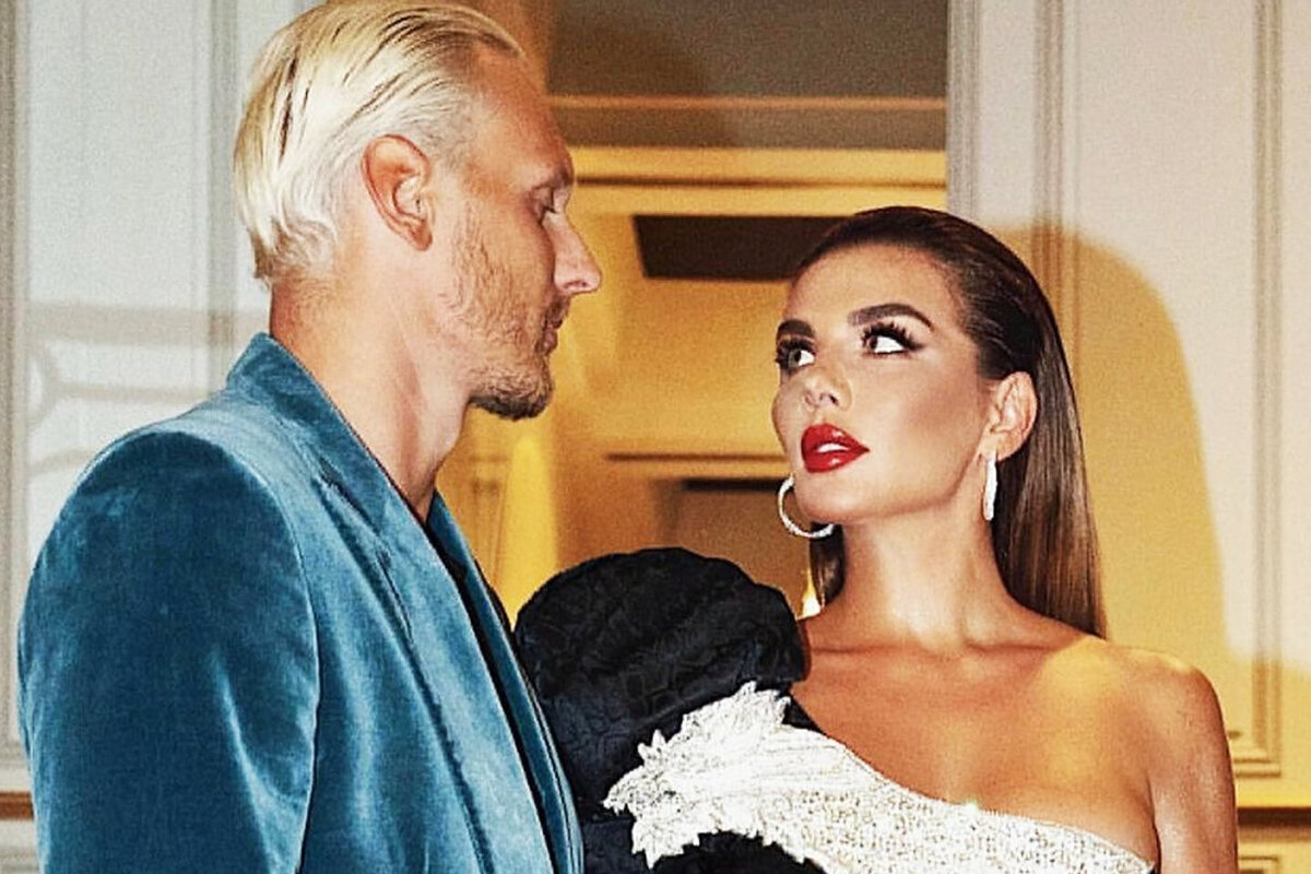     «Прости, любимый»: Анна Седокова посмеялась над мужем, показав видео его конфуза с букетом