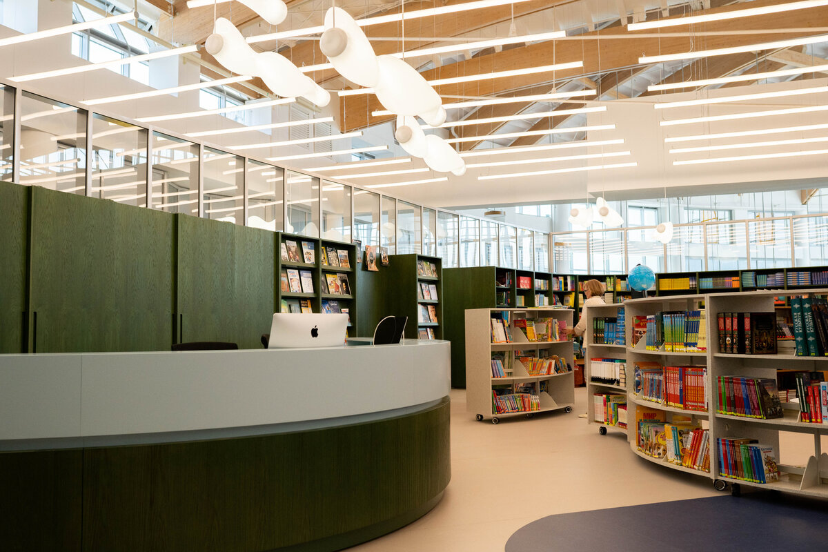 Библиотека Гимназии Сколково.