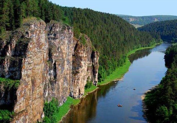 Вид на реку с притесов реки Ай