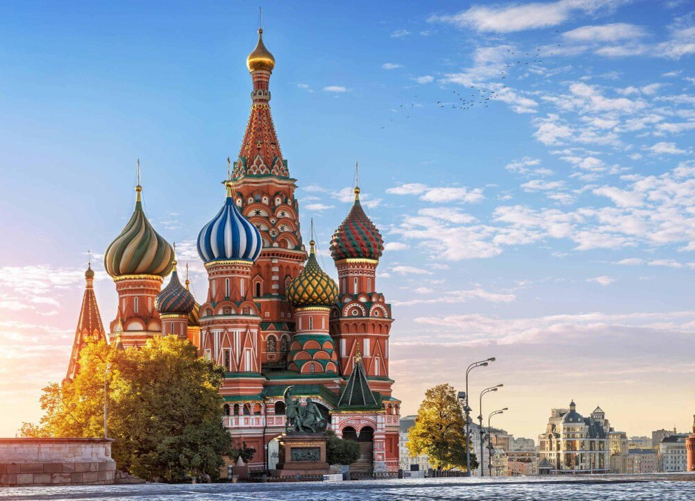 Храм Васи́лия Блаже́нного, официально собо́р Покрова́ Пресвято́й Богоро́дицы, что на Рву (также Покро́вский собо́р, собо́р Покрова́ на Рву) — православный храм на Красной площади в Москве, памятник русской архитектуры. Построен в 1555—1561 годах.