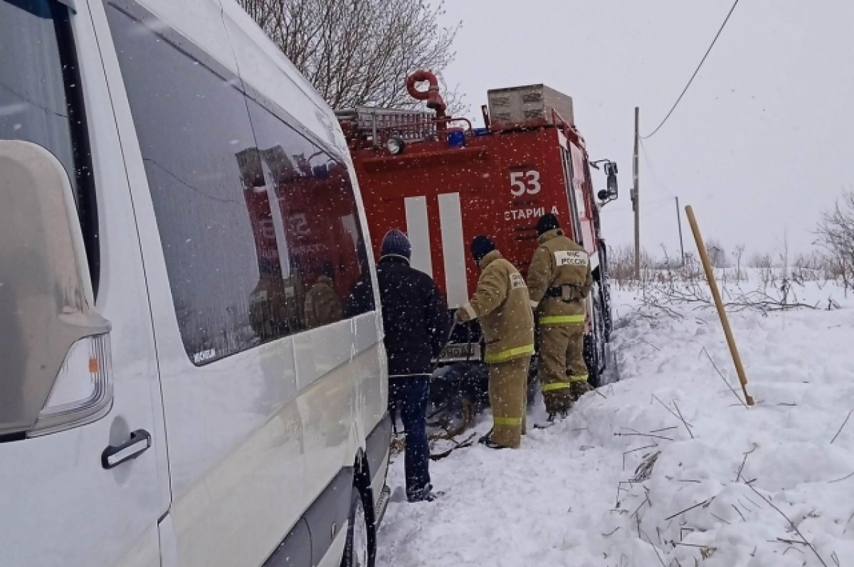    В Тверской области застрял в снегу автобус с туристами