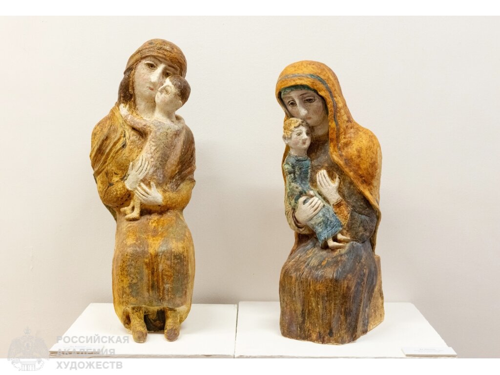 Фрагмент экспозиции Отделения декоративных искусств Российской академии художеств в МВК РАХ (Москва, Пречистенка, 19). Фото: Виктор Берёзкин, пресс-служба РАХ. 2023.