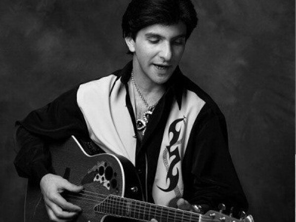 Цыганский певец Александр Марцинкевич связан с музыкой с самого рождения. Именно ей он посвятил всю свою жизнь.