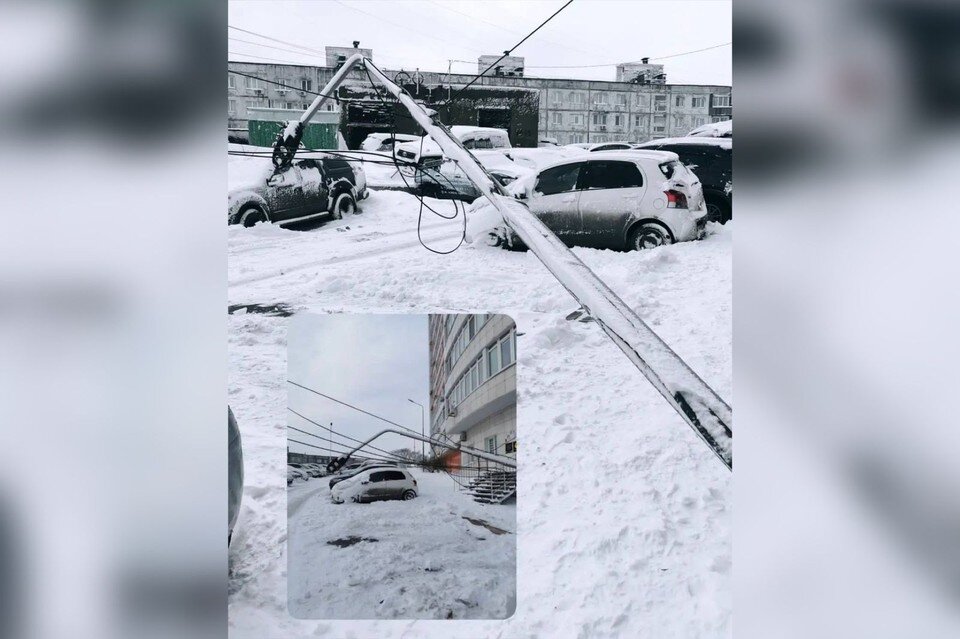     Фонарный столб упал на машину. Фото: Татьяна СОРОКА.