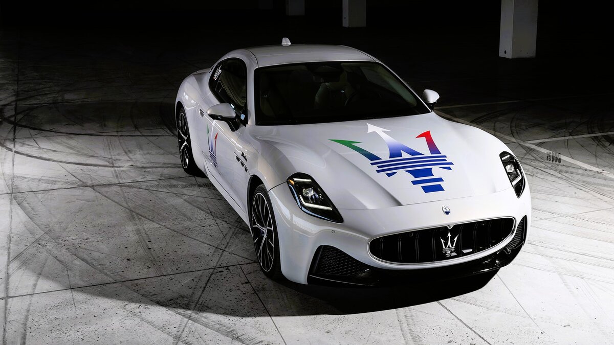 Maserati GRANTURISMO спереди