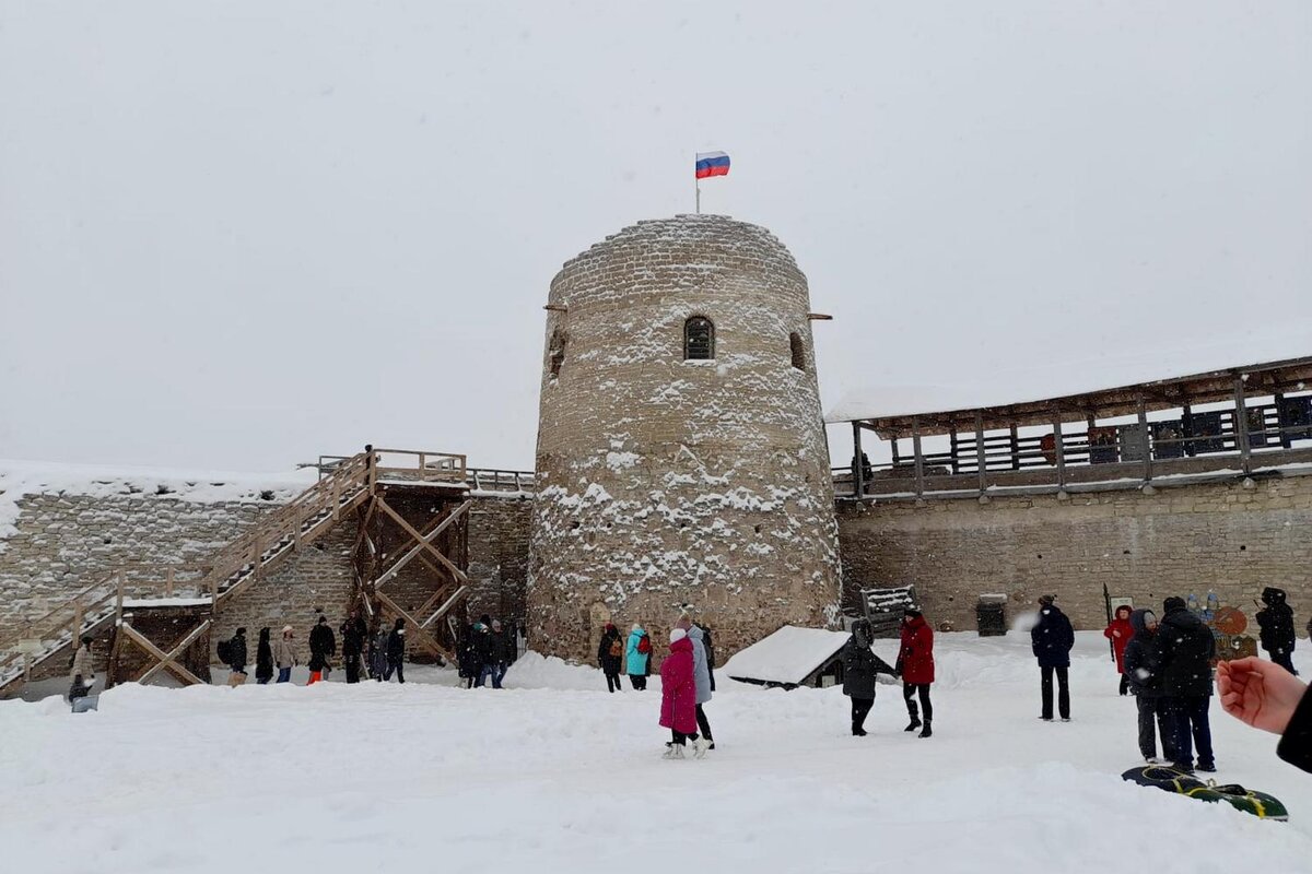 Мавзолей ноя. Башня Луковка Изборск. Мавзолей ноя Нахичевань. Мавзолей в Нахичевани, Азербайджан.. Крепость Нахичевани.