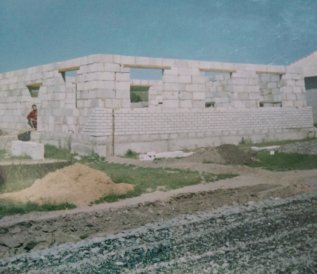 На этой стадии, у нас уже и газ и воду подвели.