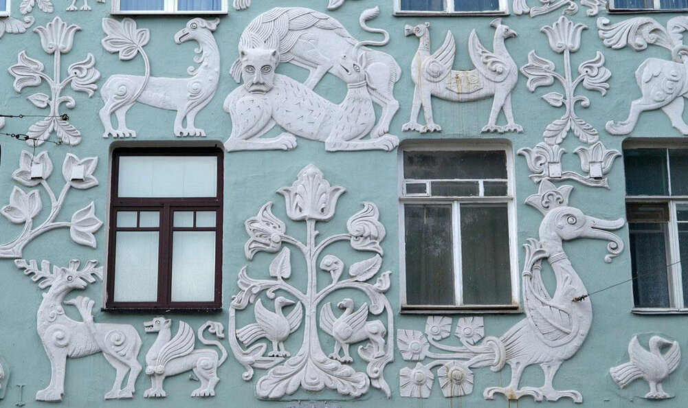 Фасад дома на малой никитской 2/1. Дом перцова. Доходный дом чистые пруды. Дом перцовой фасад. Разрисованные фасады домов.