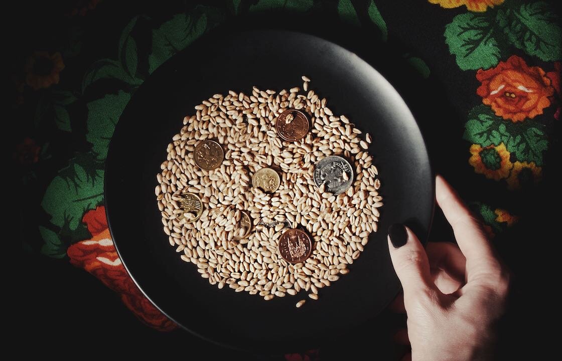 Обряд на деньги с пшеницей в день Весеннего Равноденствия