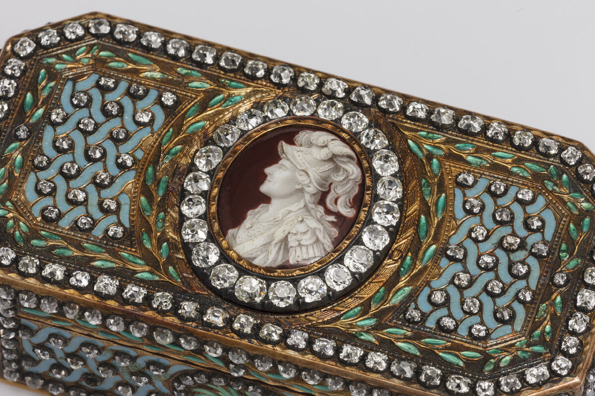 Табакерка с портретом графа А. Г. Орлова Россия, 1778 год. Государственный Эрмитаж, Санкт-Петербург