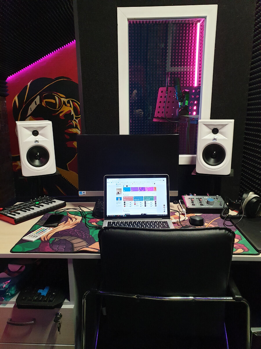 Мониторы JBL 305 MK II 3 series в студии звукозаписи MOSGET.