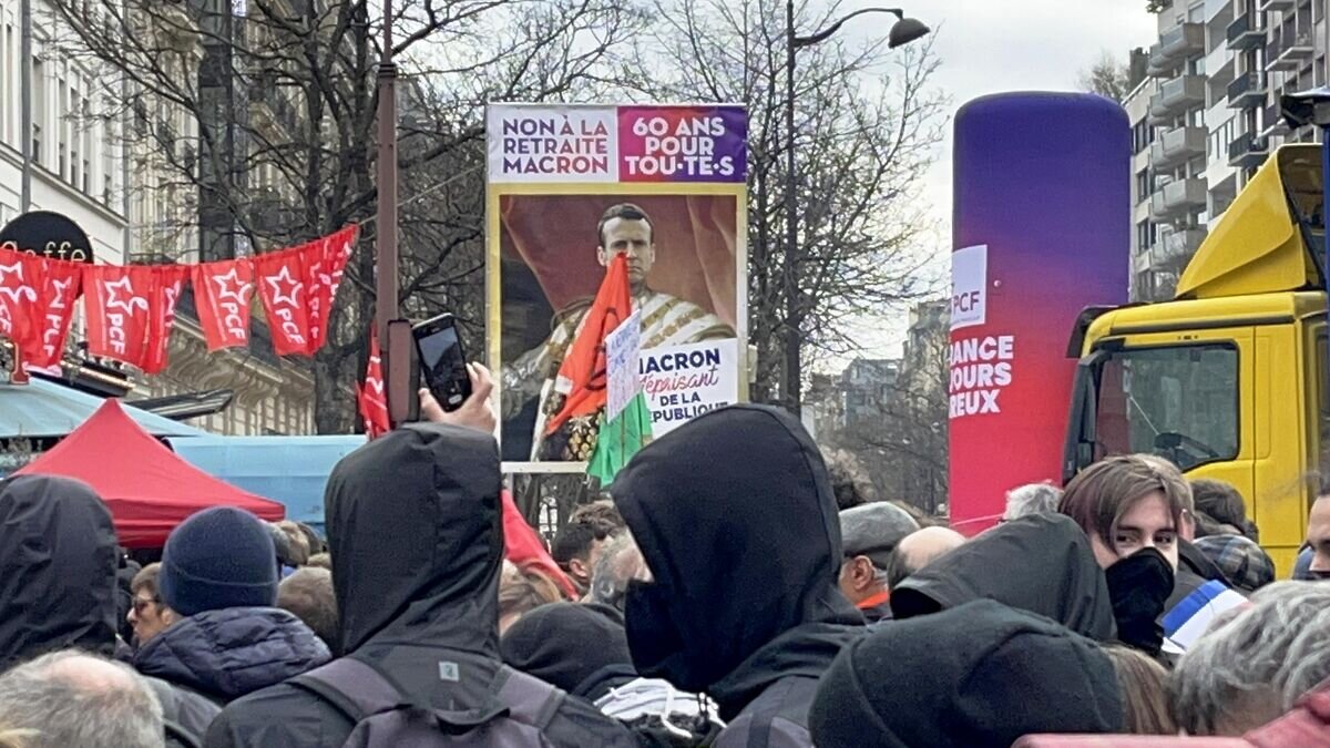    Акция протеста против пенсионной реформы в Париже© РИА Новости / Евгений Полойко