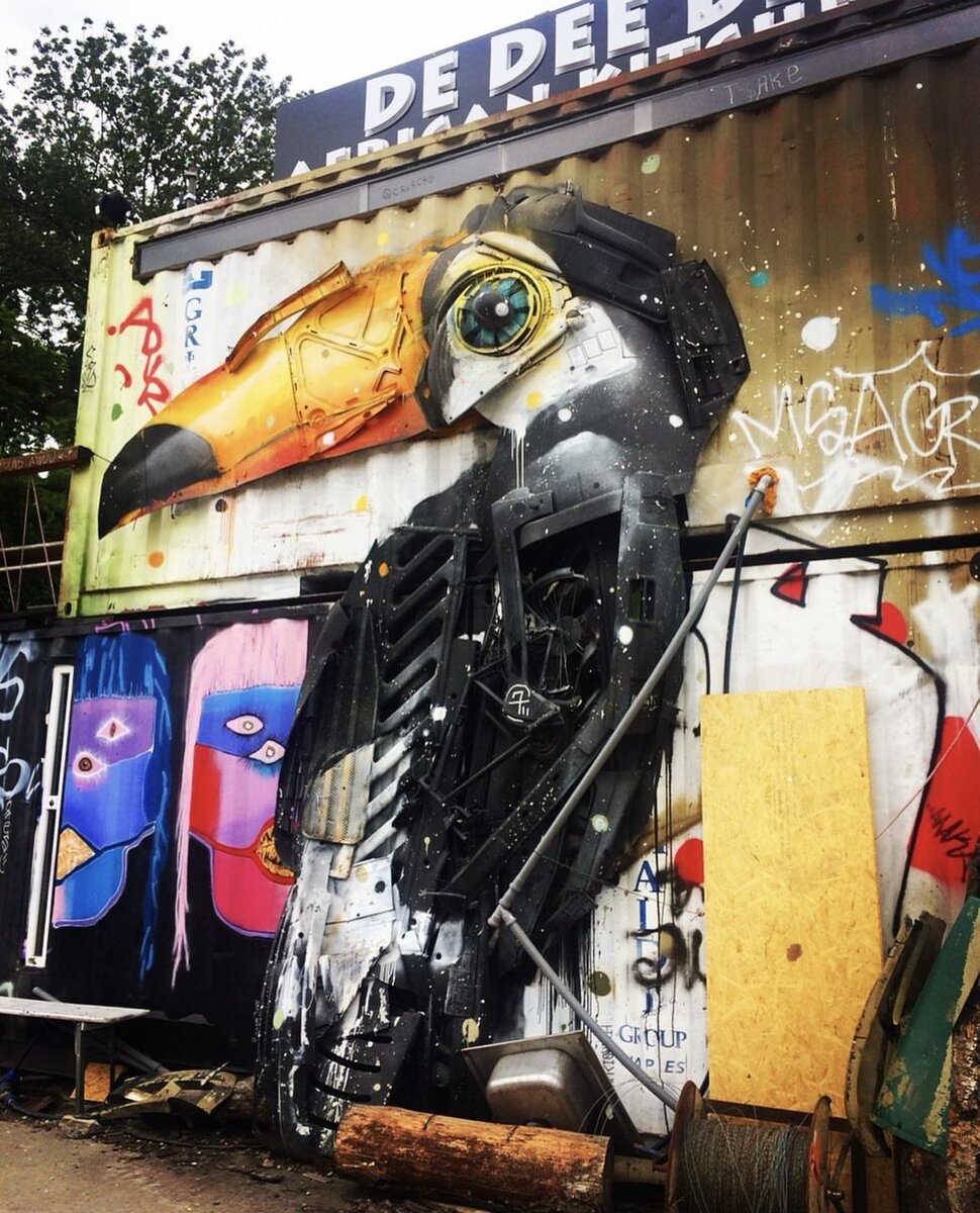 В Берлине есть даже целый район, где разрешено оставлять любые граффити и где не получишь за это штраф