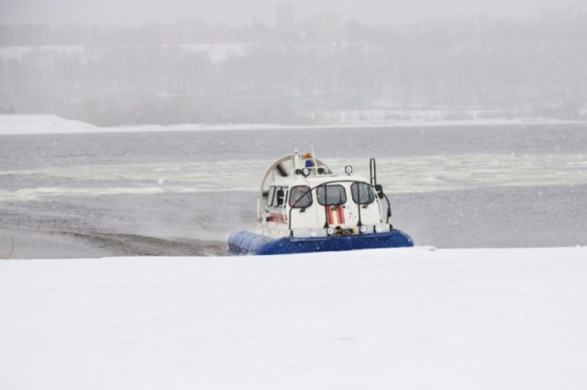    Двое из шести человек утонули, провалившись под лед в Нижегородской области