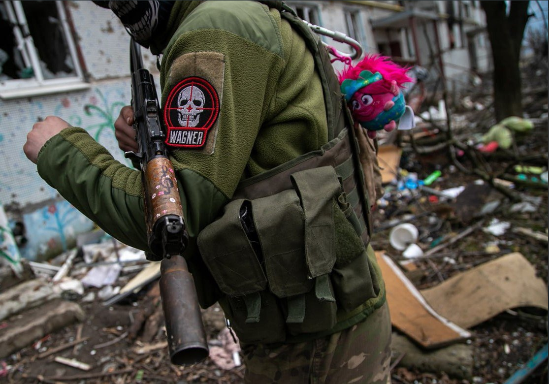 Бойцы в бахмуте. Боец ЧВК Вагнер. Бойцы ЧВК Вагнер в бахмутеюю. Бойцы ЧВК Вагнер в Бахмуте.