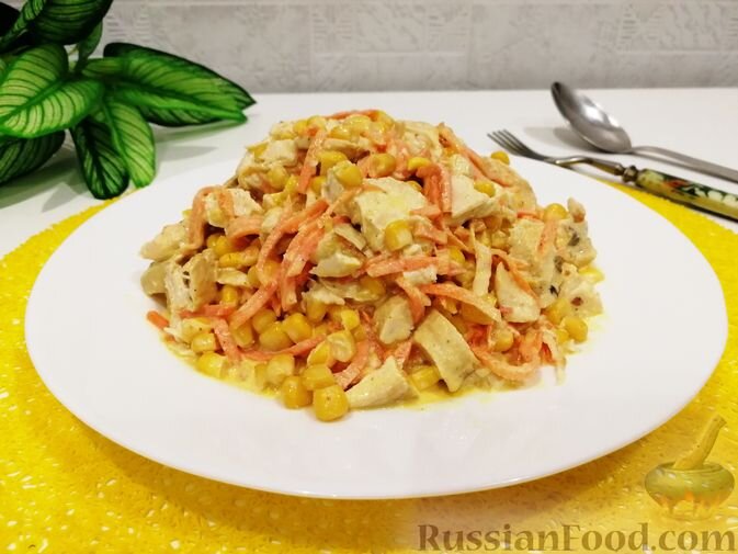 куриное филе, кукуруза консервированная, морковка корейская, майонез, соль