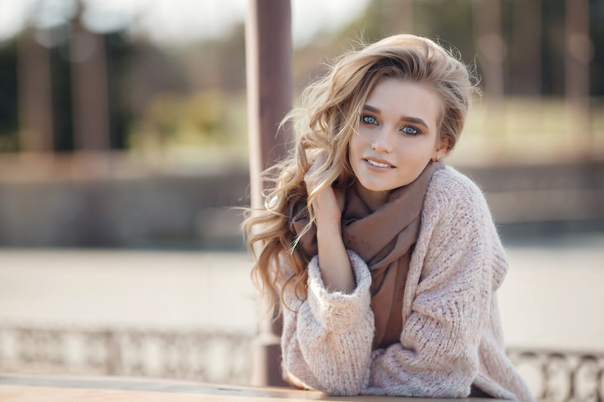 <a href="https://ru.freepik.com/free-photo/cute-casual-woman-outdoor_24729652.htm#page=2&query=%D0%BA%D1%80%D0%B0%D1%81%D0%B8%D0%B2%D0%B0%D1%8F%20%D0%B4%D0%B5%D0%B2%D1%83%D1%88%D0%BA%D0%B0&position=40&from_view=search&track=ais">Изображение от Holiak</a> на Freepik