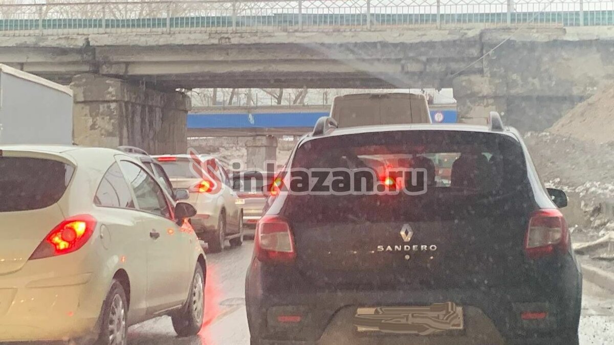     В Казань образовался длинный затор на улицах Копылова, Воровского и Декабристов. Об этом Inkazan сообщила читательница.