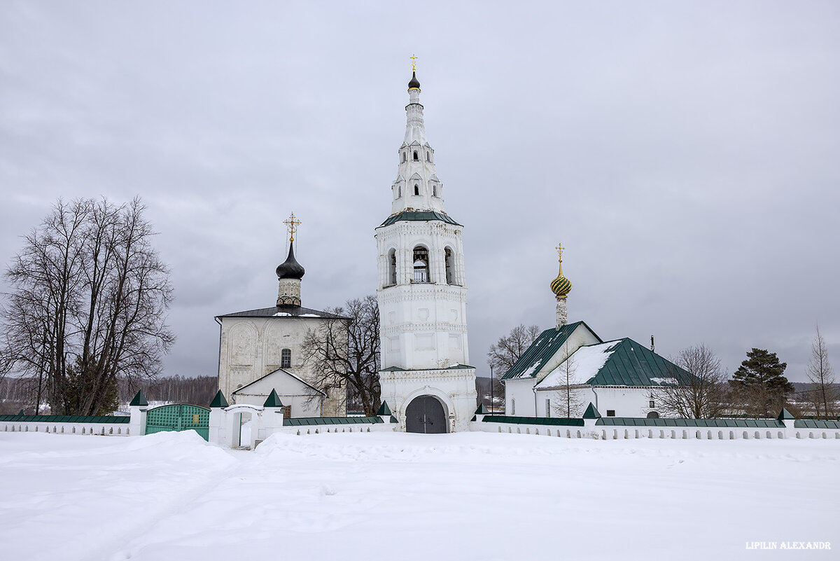 Падающая колокольня в Кидекше