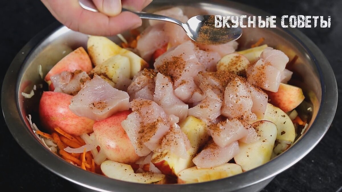 Очень вкусное диетическое блюдо: куриная грудка с капустой и яблоками в  духовке. | Вкусные Советы | Дзен