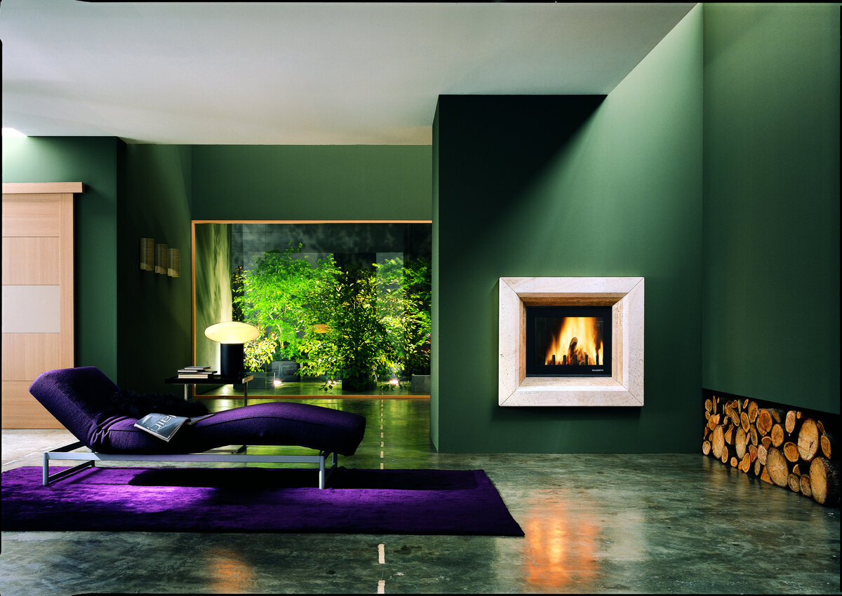 Камин Palazzetti в облицовке Etruria из травертина. 