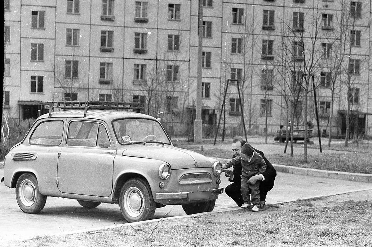 Старые машины в городе