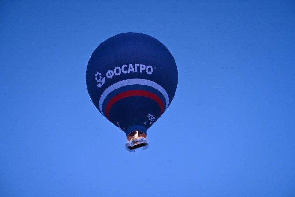     Воздушный шар с Федором Конюховым и Иваном Меняйло на борту прошел территорию ЯНАО. Фото: ПАО «ФосАгро»