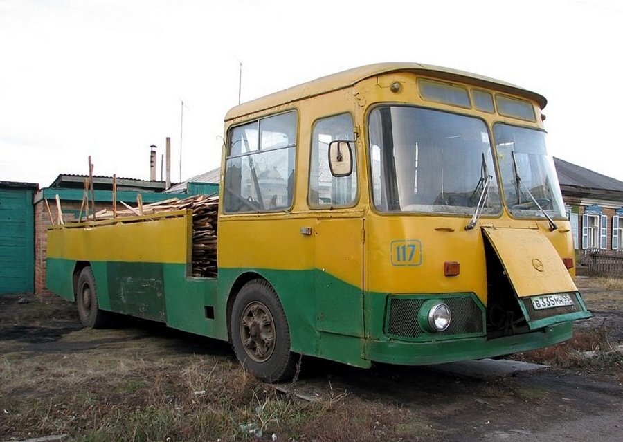 Фото старых лиазов. ЛИАЗ 677. ЛИАЗ 677 грузовик. ЛИАЗ 677 старый. ЛИАЗ 677 Куба.