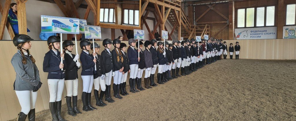ФОТО: конноспортивный клуб «Мустанг»