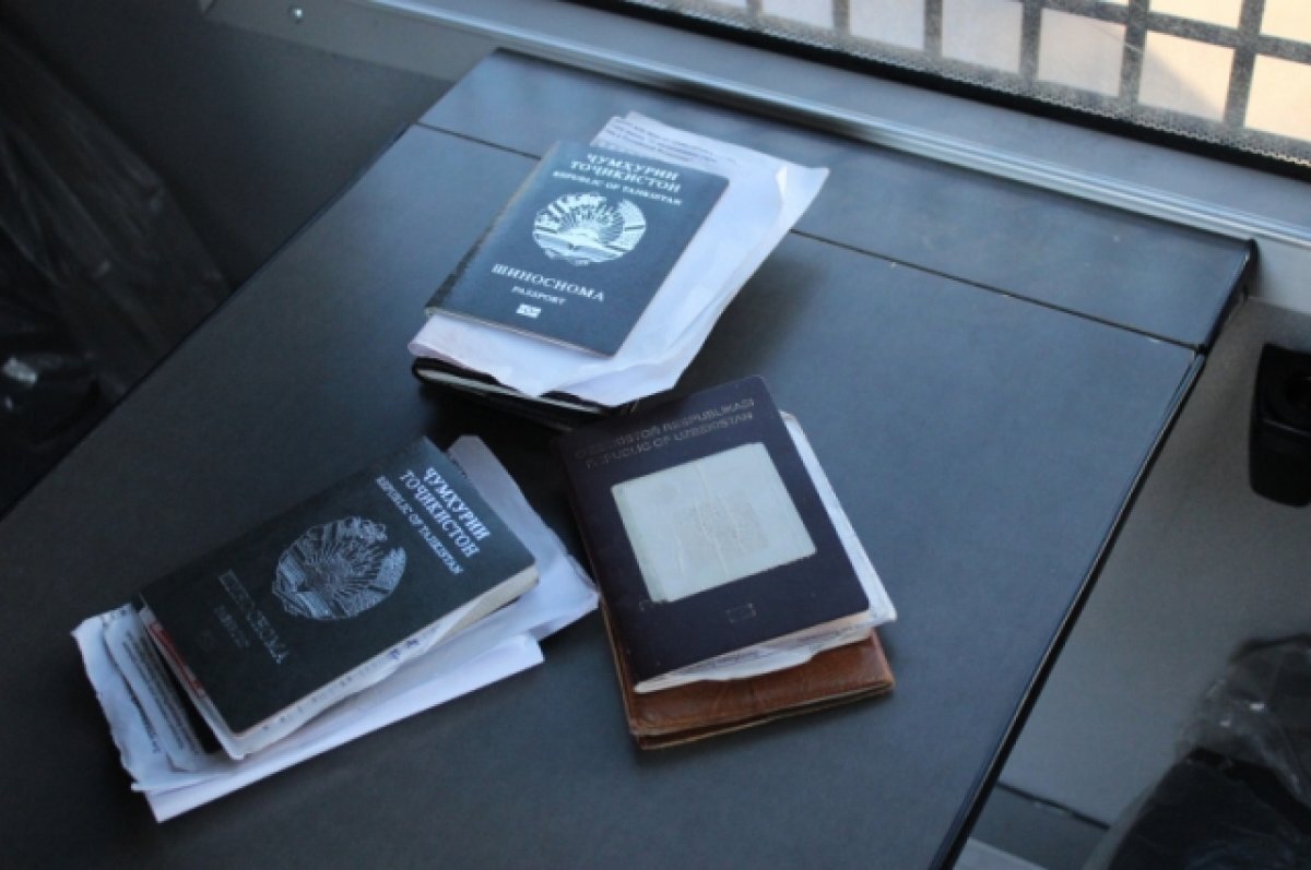    В Самаре проверили мигрантов в общежитии и на торговой базе