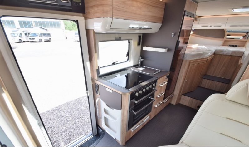 Автодом Hymer 580 внутри