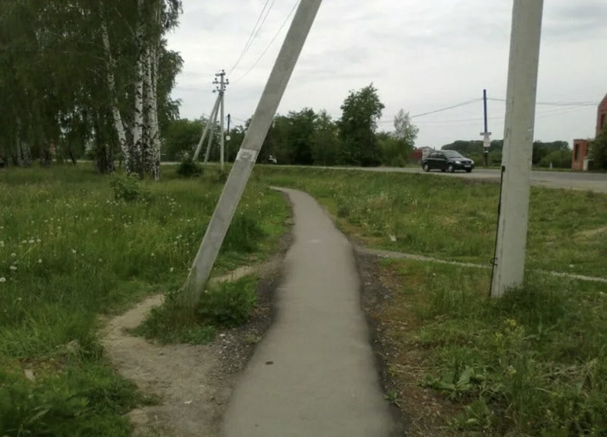 Вокруг столбов. Чертовы ворота столбы суеверие. Суеверие про столб. Примета со столбом. Обходят столб.